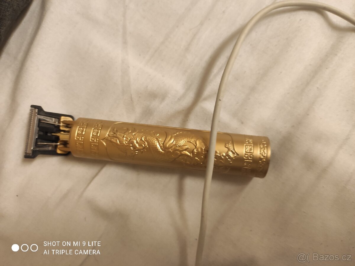 Zastřihovač vousů/ vlasů - 2