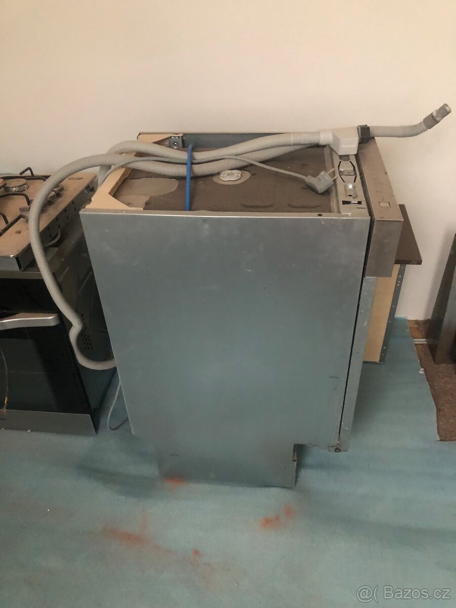 —————-Vstavaná myčka Electrolux, 2900 Kč———— - 2