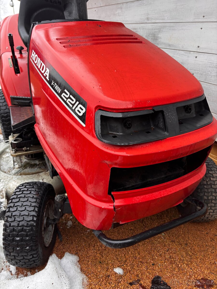 Zahradní traktor Honda 2218 - 2