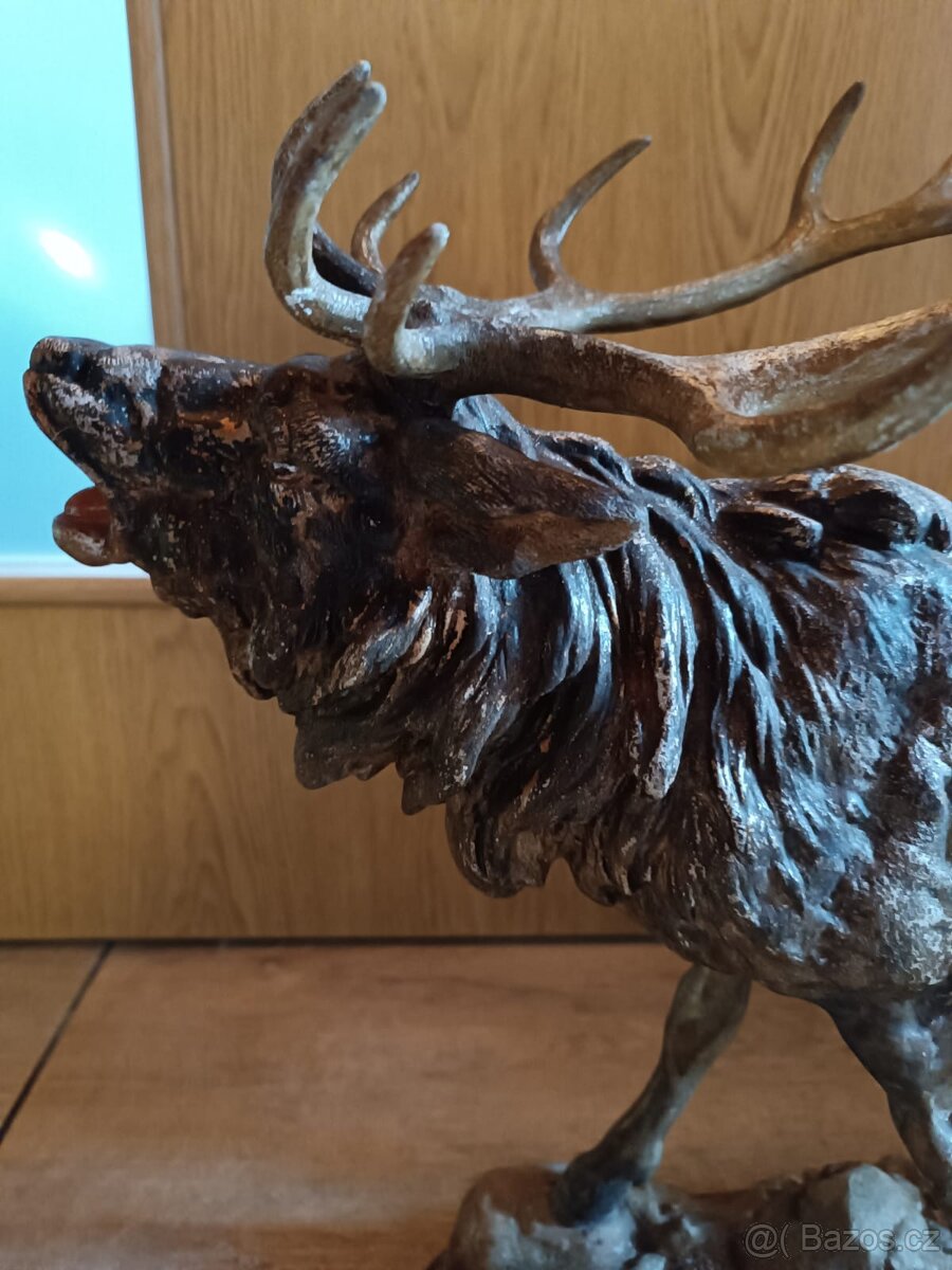 Socha bronzového Jelena - 2