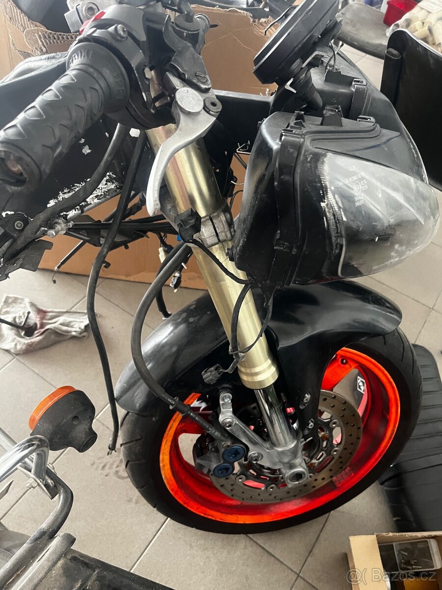 Díly na Yamaha R1 - 2