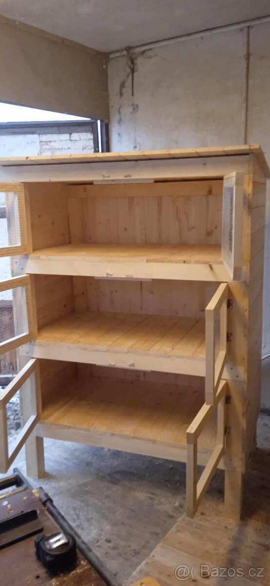 Králíkárna tříkotcová - 2