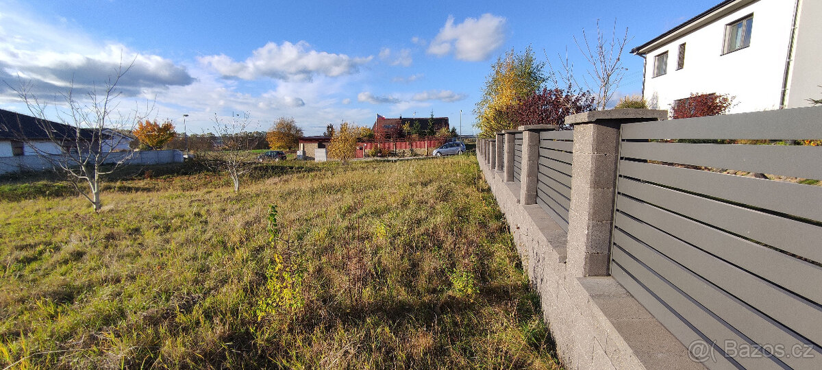 Prodej pozemku 1371m2 Červený Újezd - 2