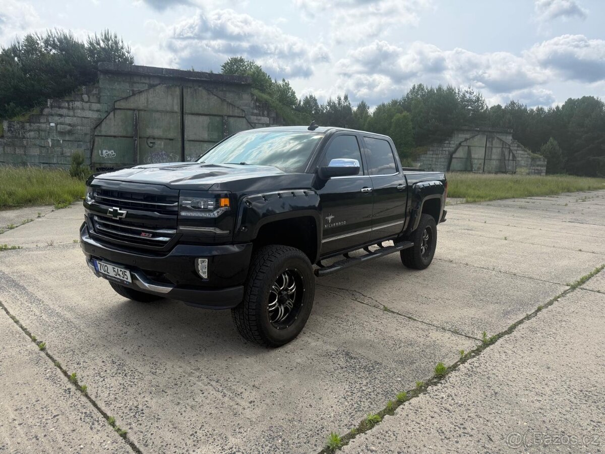 Chevrolet Silverado Z71 Black Widow