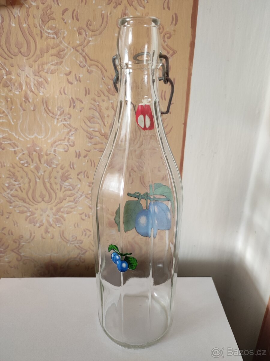 Láhve na alkohol a sklenice - 2