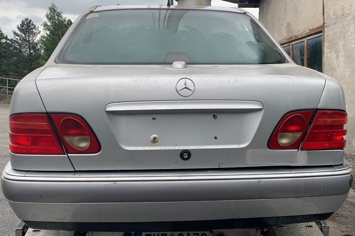 Prodám Mercedes-Benz W210 - 290TD - vůz je bez motoru - 2