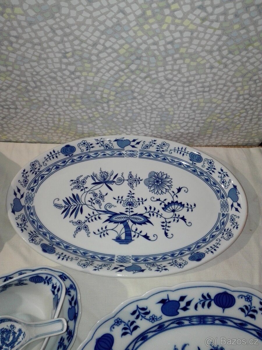 Porcelánové nádobí motiv cibulák zn. foto 12 kusů - 2