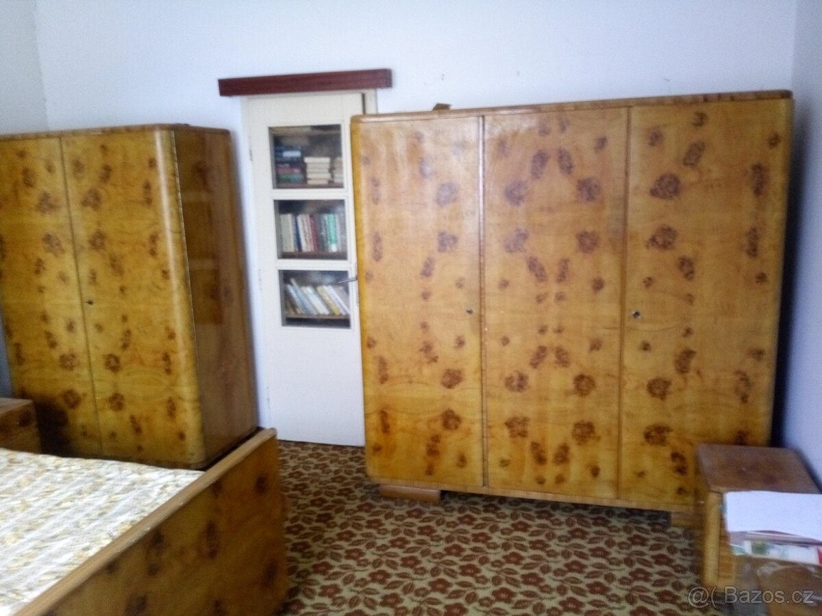 Prodám různý nábytek, kulatý rozkládací stůl - 2