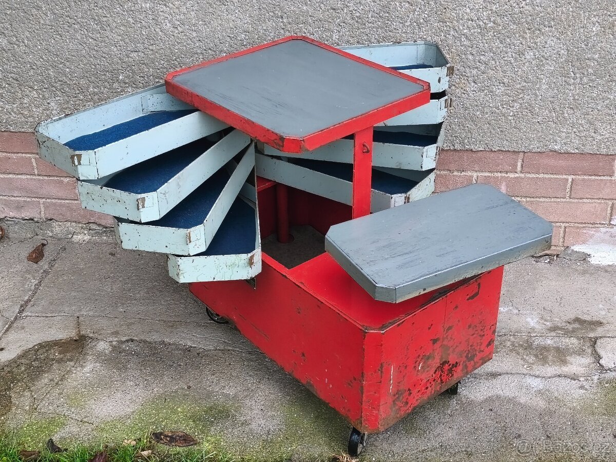 Prodám větší robustní dílenský vozík na nářadí. - 2