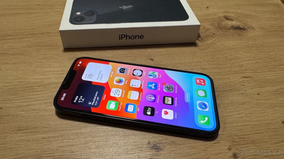 Apple iPhone 13 128GB, příslušenství, 5990Kč - 2