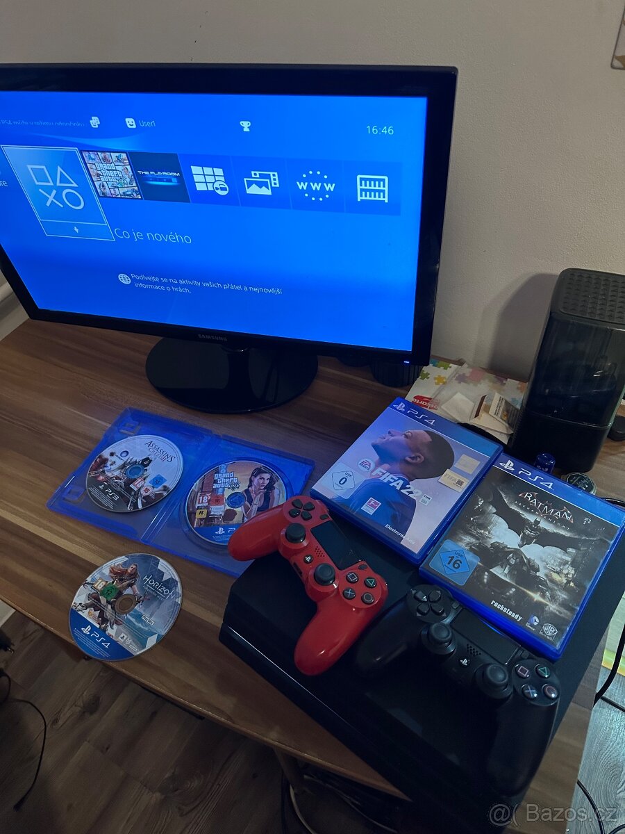 PlayStation 4 Pro + 2 ovladače + hry - 2