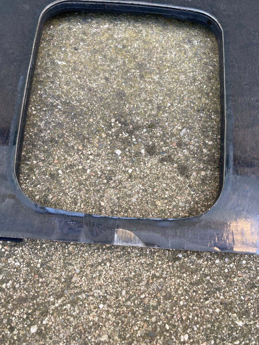 BMW E34 výdřeva kolem řadičky - 2