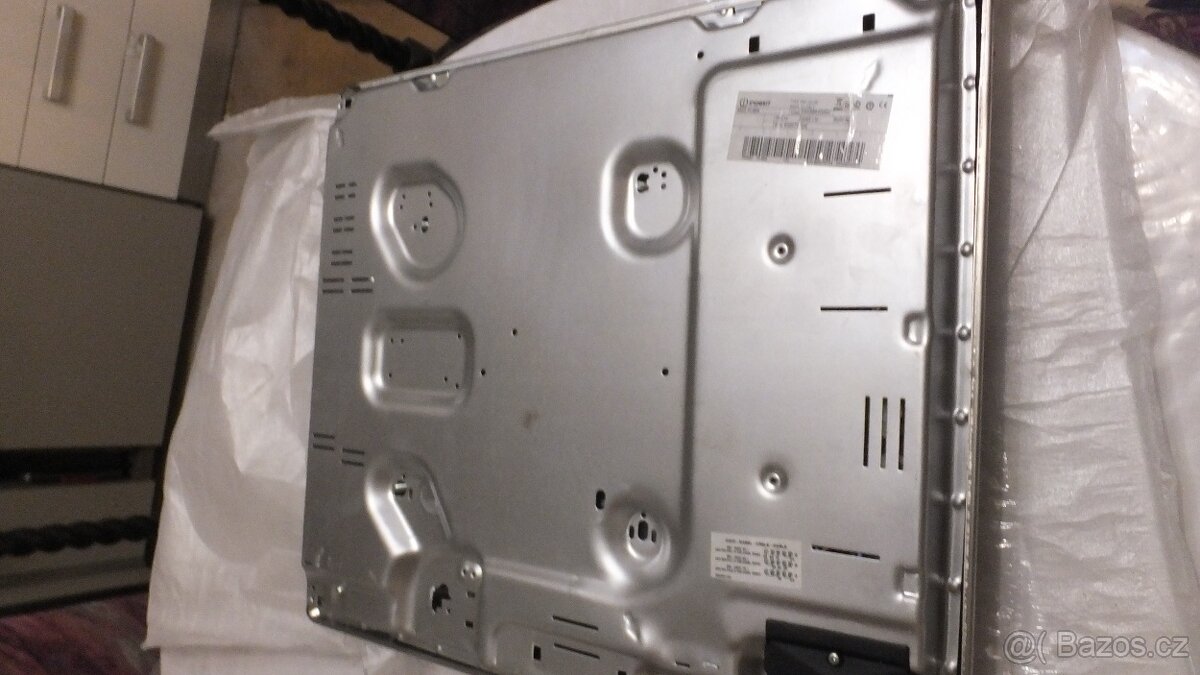 VARNÁ DESKA indesit nerez - 2