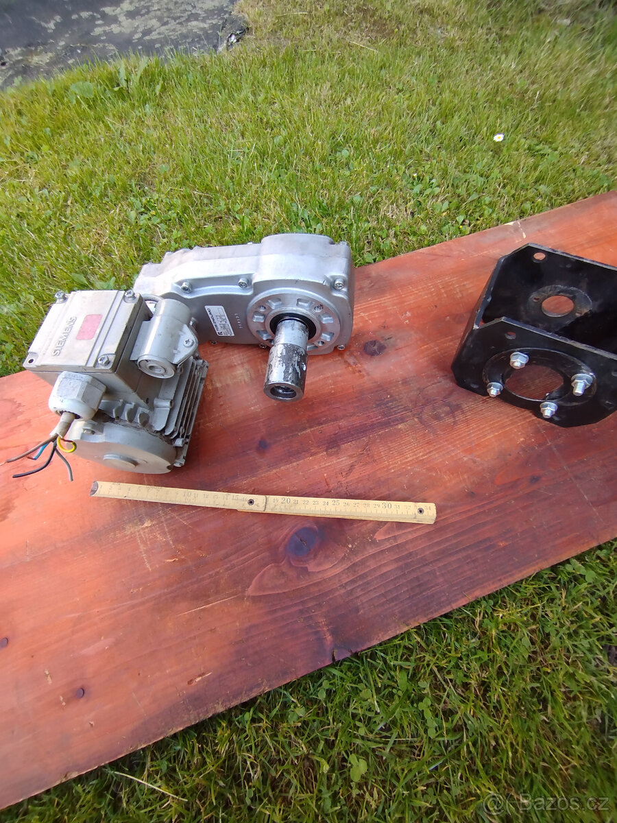 motor s převodovkou 3,5 ot/minutu - 2