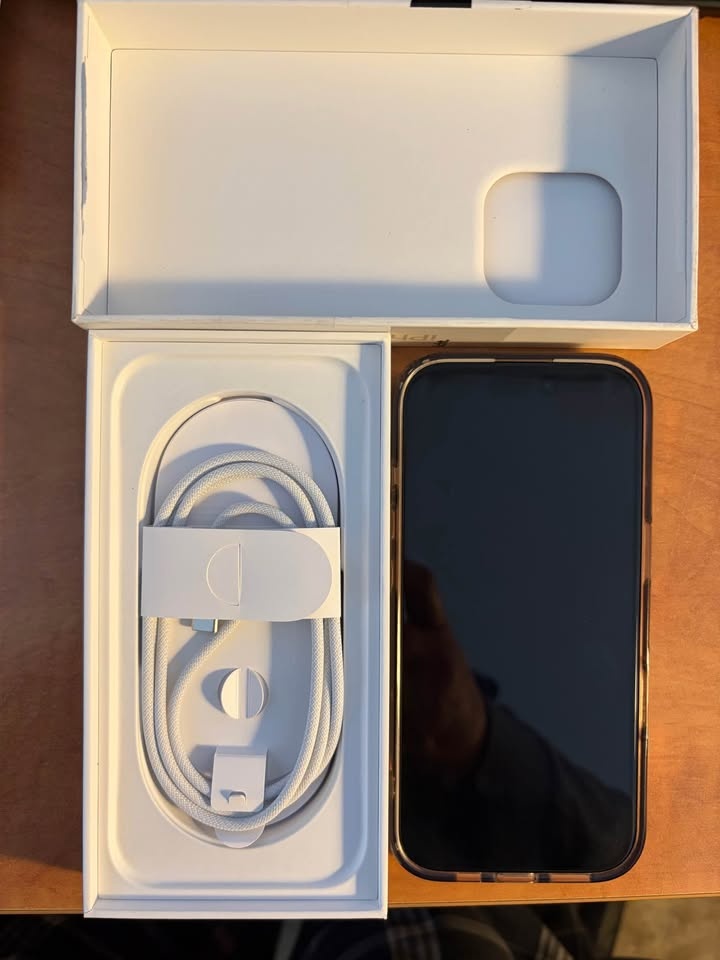 Apple iPhone 16 Pro (pouštní titan) - 2