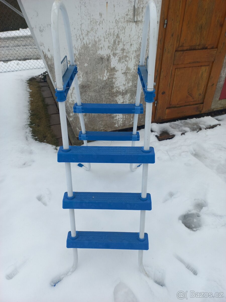 Schůdky k bazénu - 2