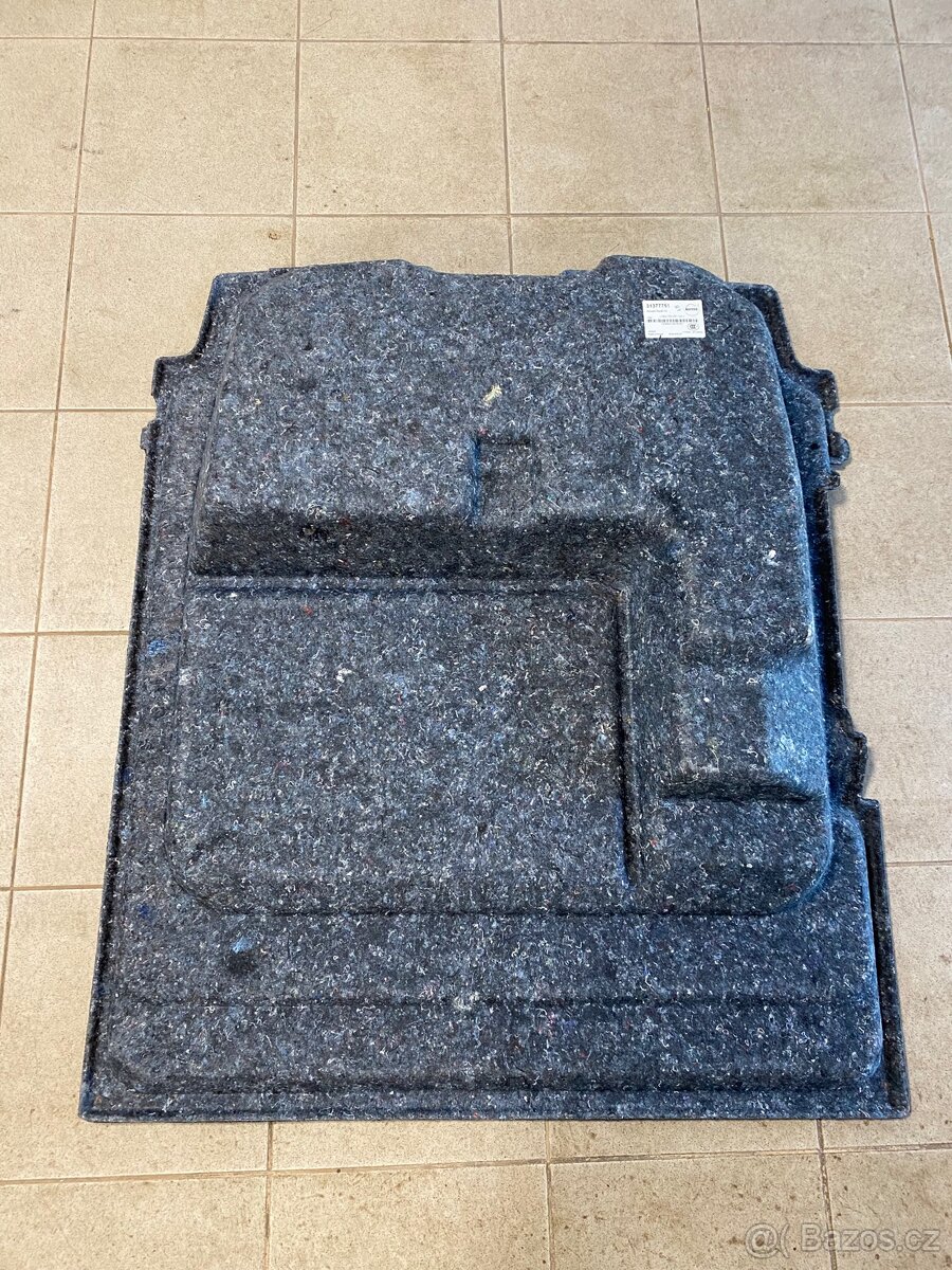 Volvo V90 výplň kufru - 2