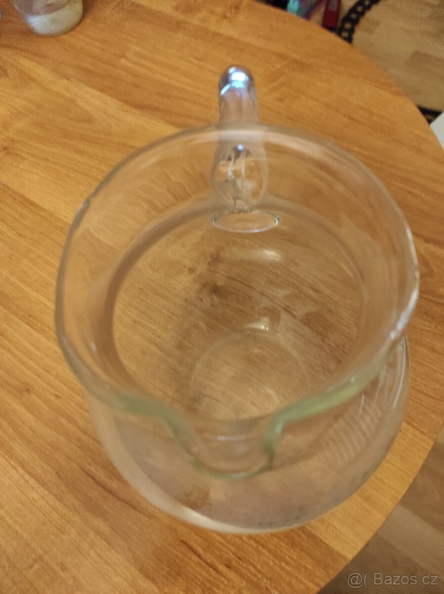 Skleněný džbán - 2