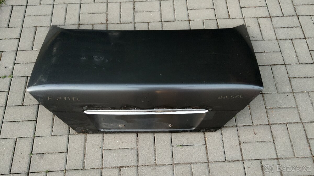 W124 víko kufru - 2