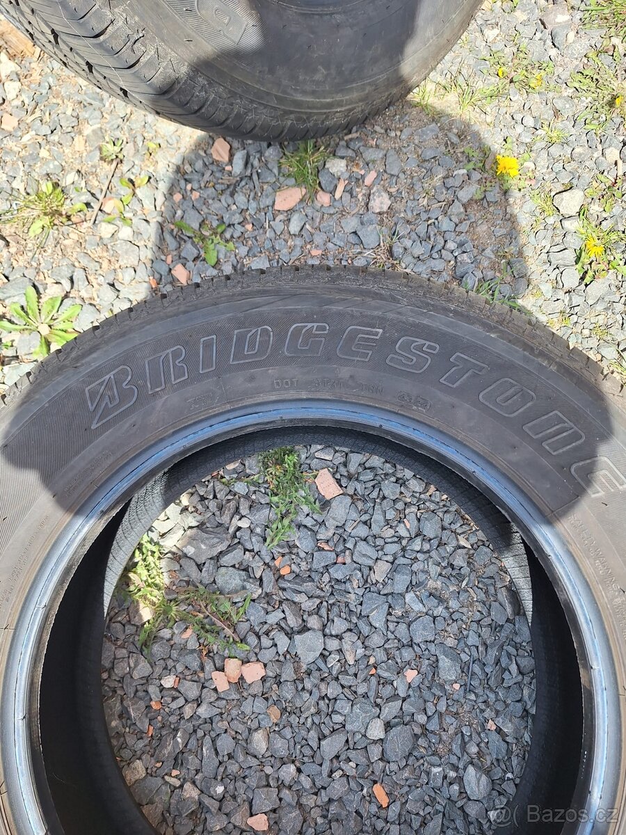 Pneu 265/60/18 - 2