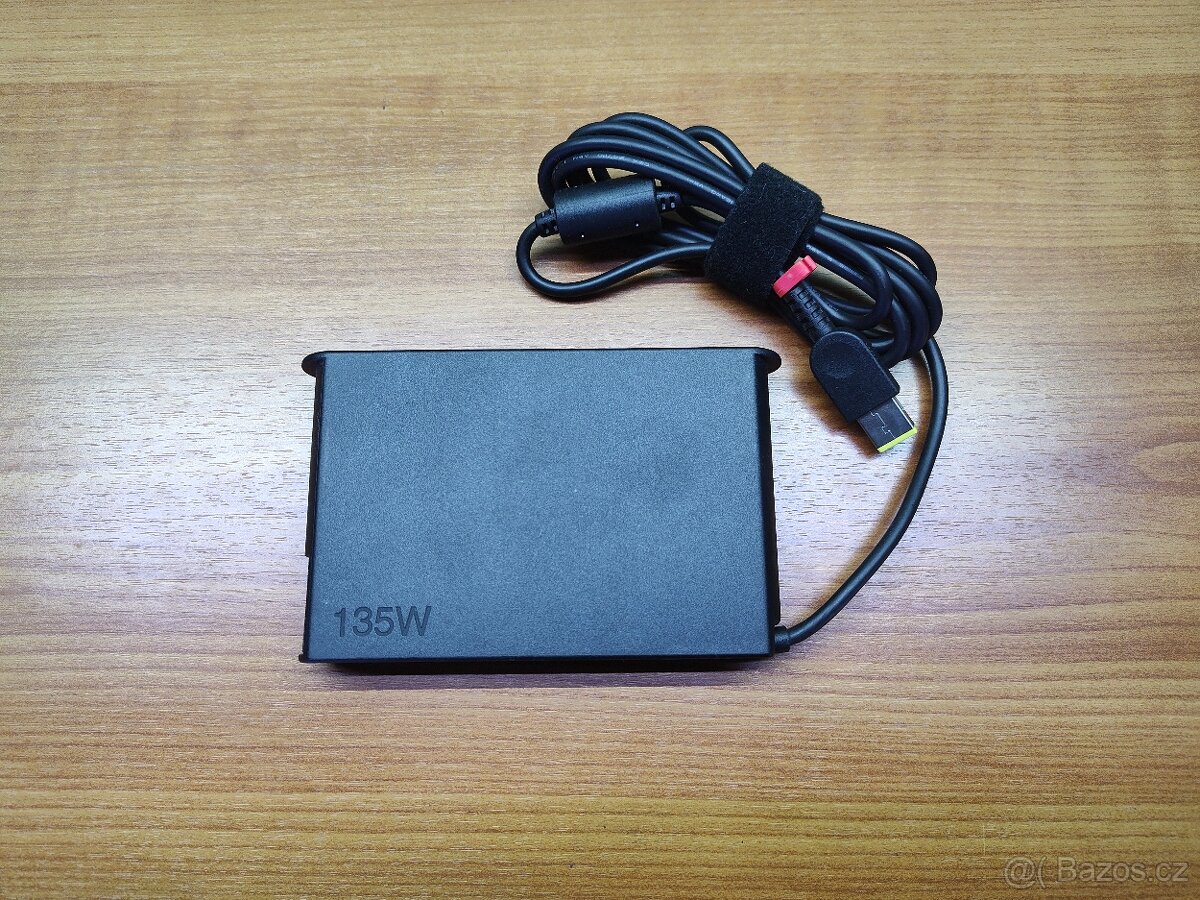 Napájecí adaptér Lenovo 135w cestovní - 2