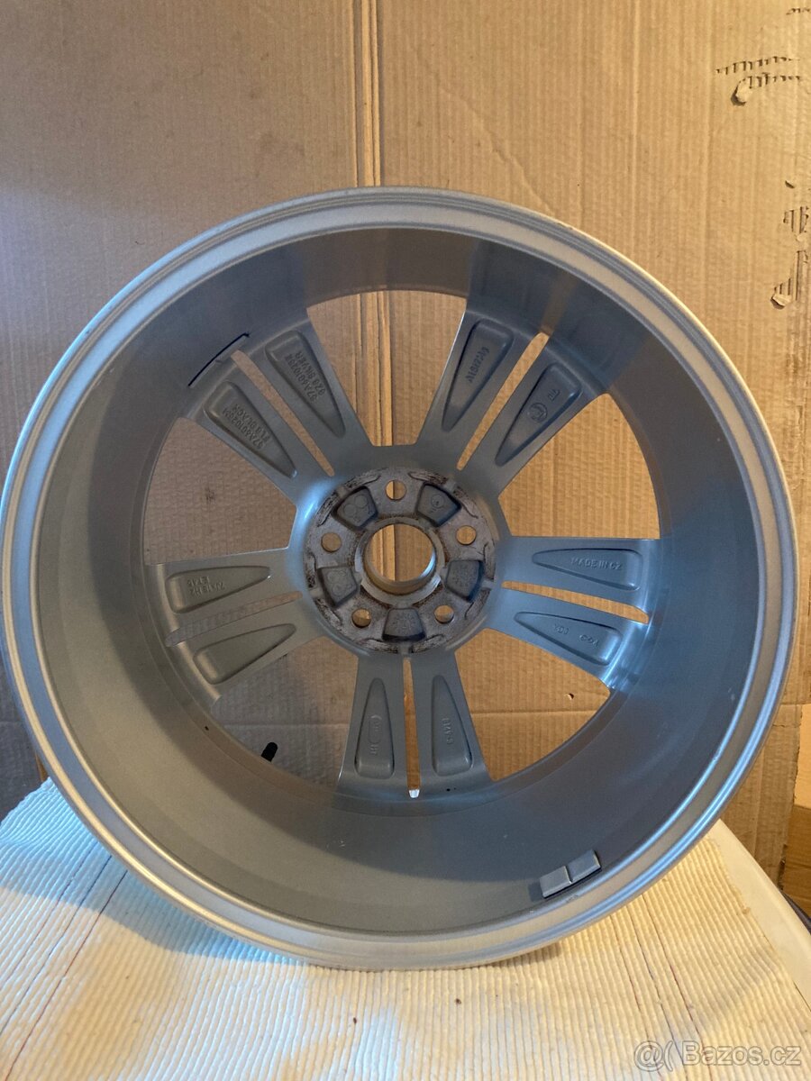 Prodám 1 ks ALU DISK ŠKODA KAROQ 7Jx18 H2 ET45 57A601025E - 2
