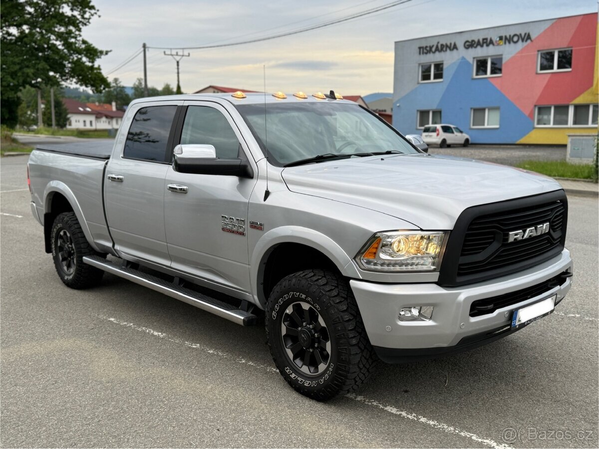 DODGE RAM 2500 HEAVY DUTY—6.4 V8 HEMI—2016–Laramie—VZDUCH—