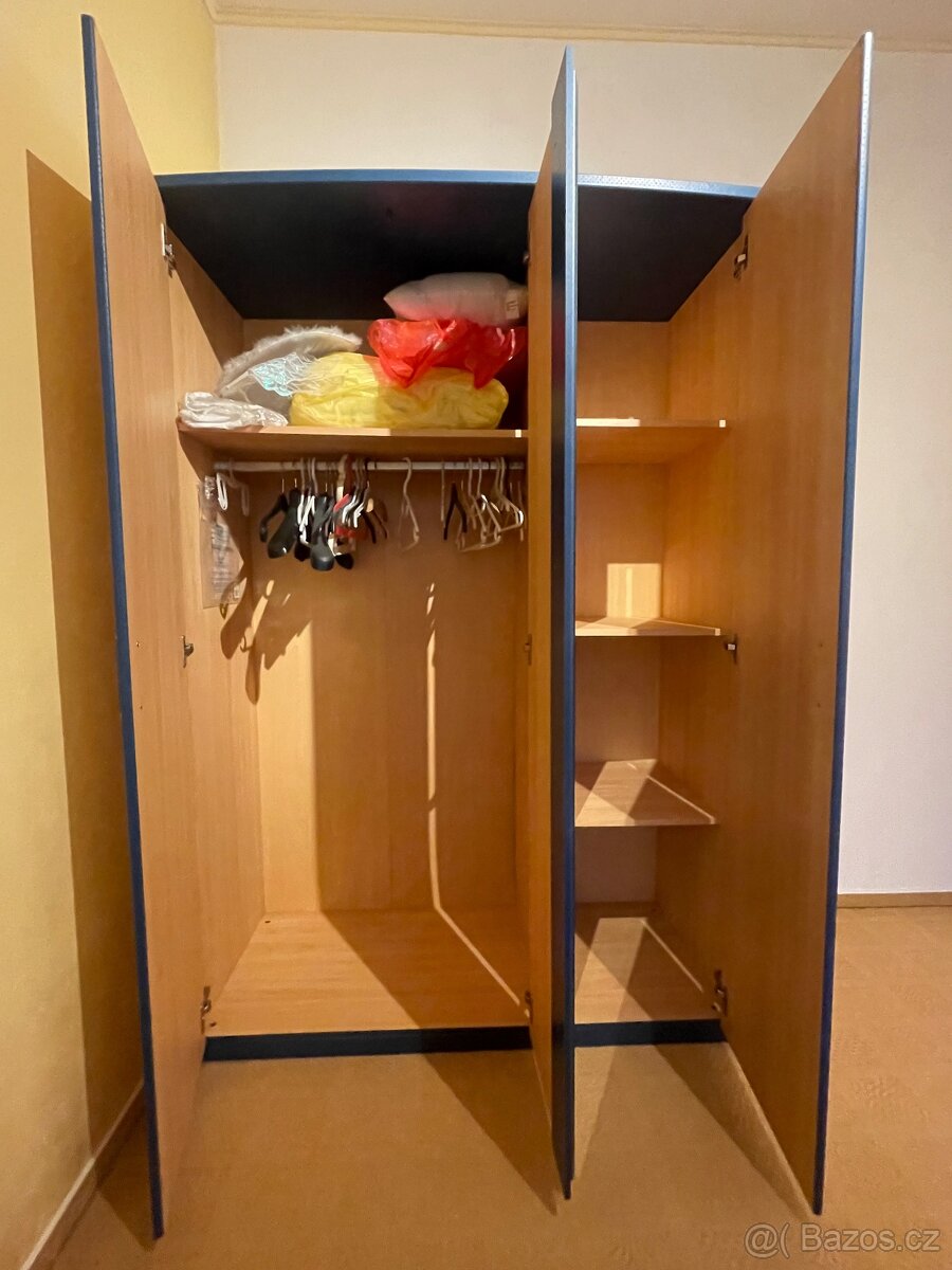 Šatní skříň - 2