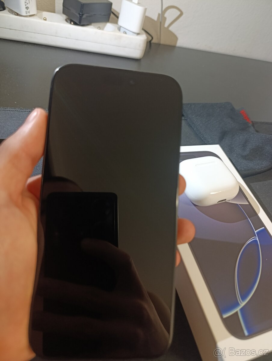 IPhone 16Pro Max černý titan 256gb 100% baterka - 2