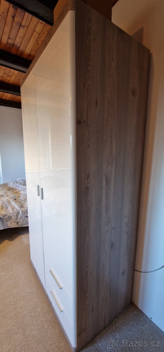 Šatní skríň - 2
