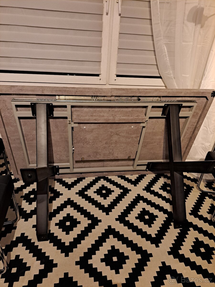 Velký jídelní stůl - 2