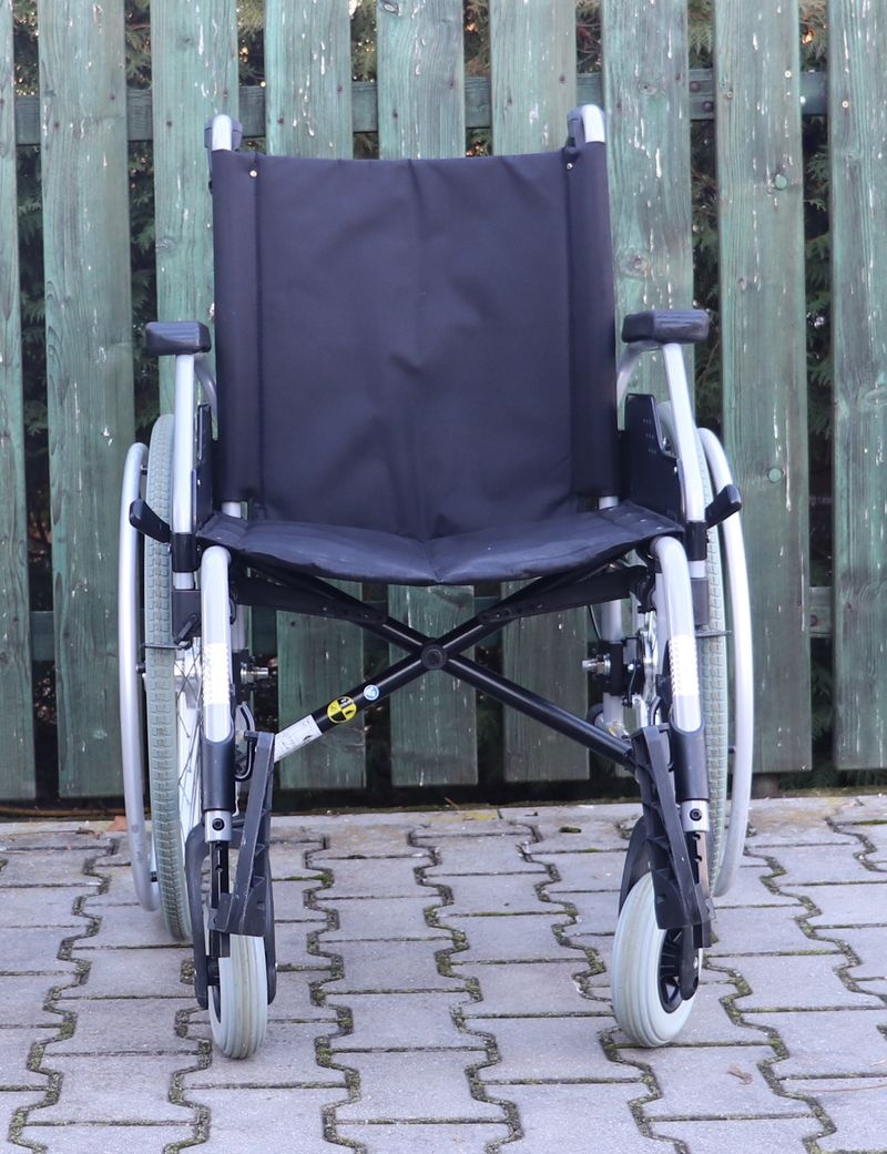 041-Mechanický invalidní vozík Meyra. - 2