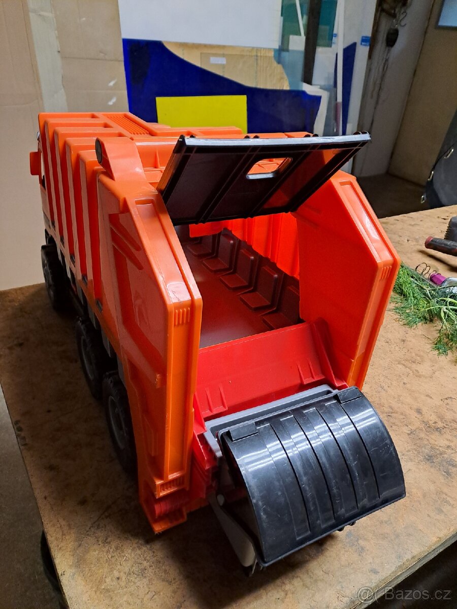 Velké popelářské auto - 2