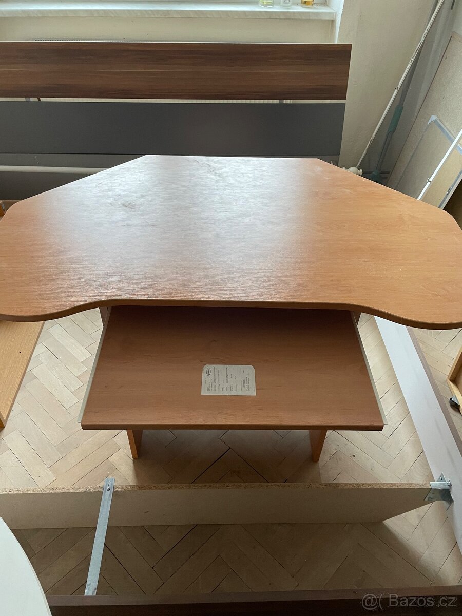 Počítačový stolek - 2