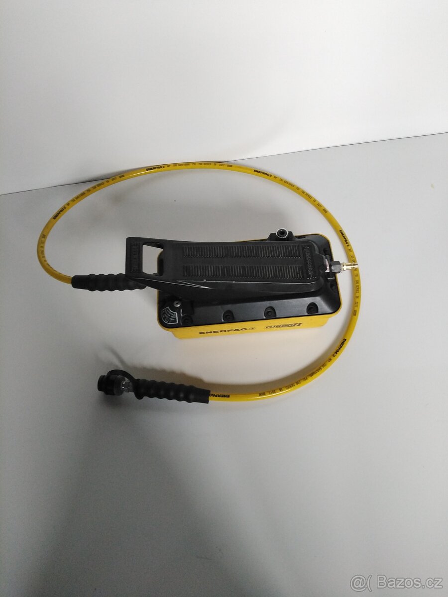 Pneumatickohydraulický agregát ENERPAC 700 BARU - 2