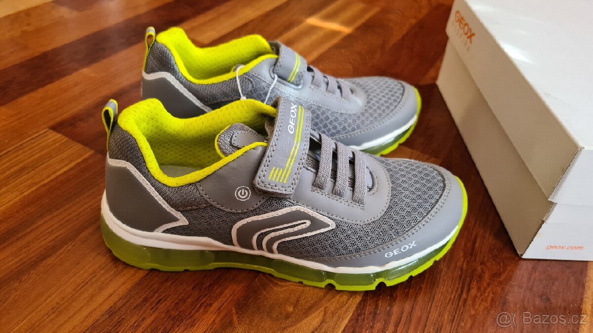 Tenisky vel.34 svítící NOVÉ - 2