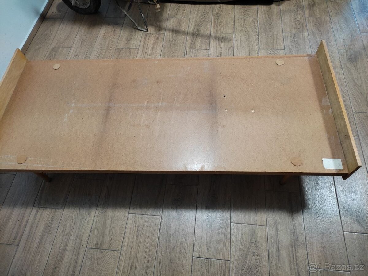 Válendy, skříňky, postele, staroýitmé postele po prababičce - 2