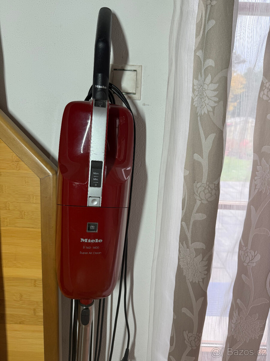 Tyčový vysavač Miele S 163 - 2
