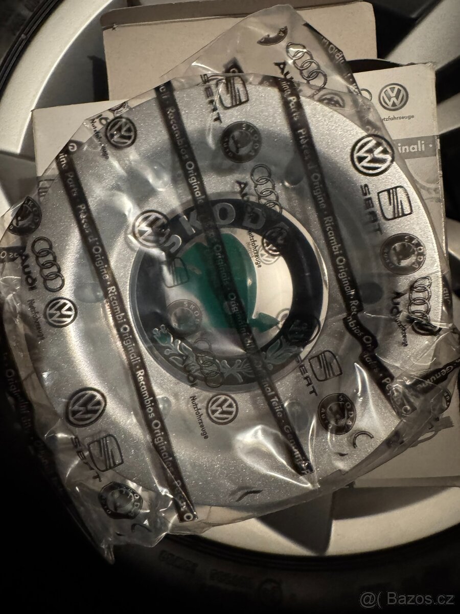 4ks nových středových pokliček Škoda Octavia - 2