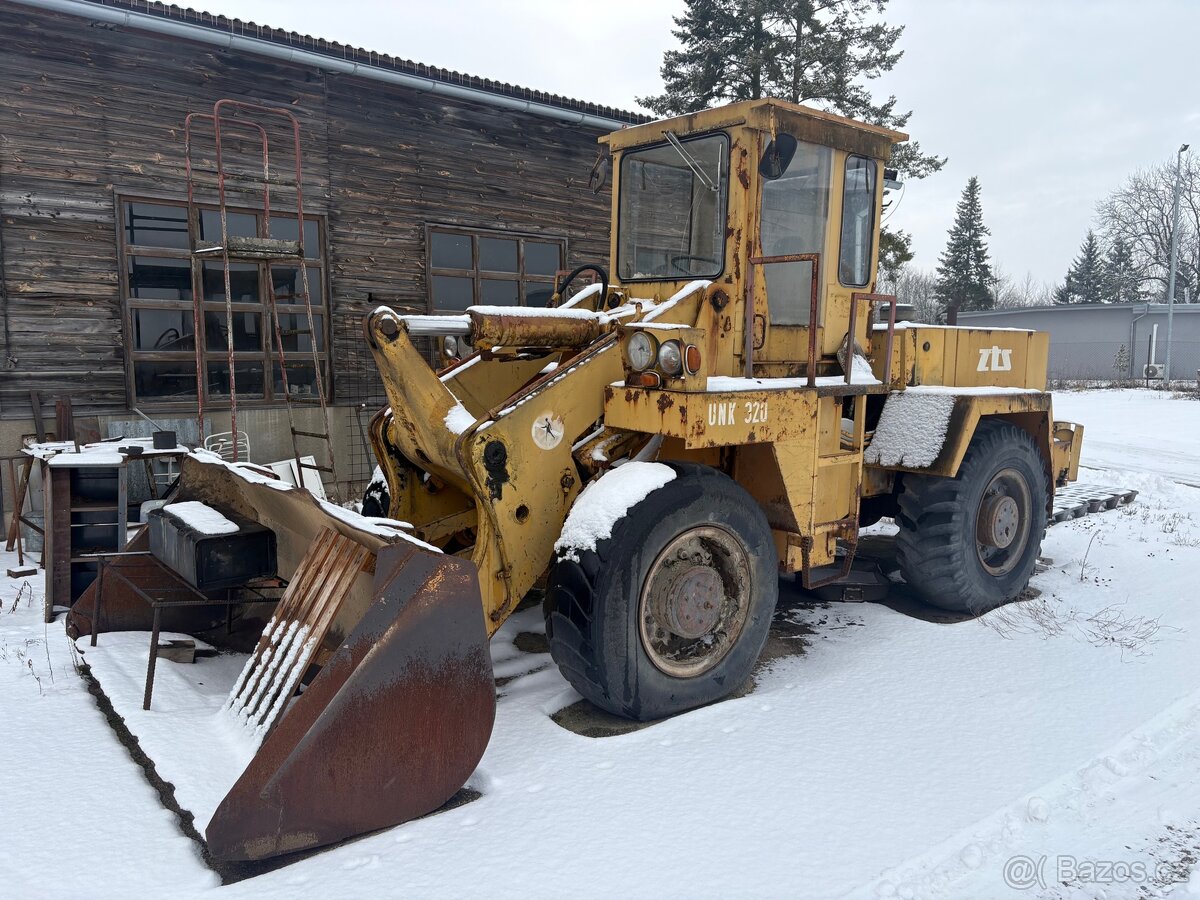 Nakladač UNK 320 - 2