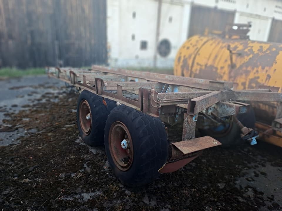 prodám podvozky z rozmetadla T-088 - 2