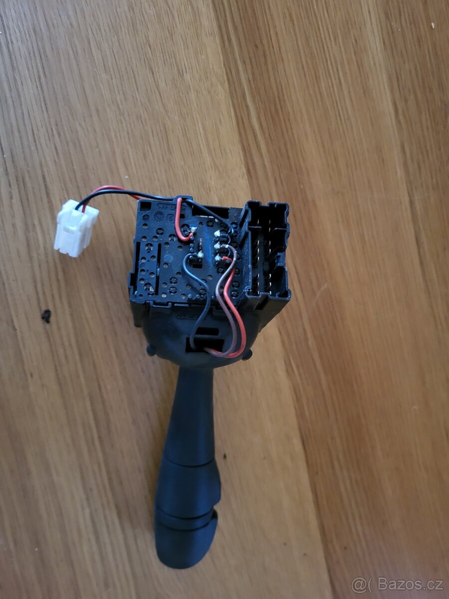 Dacia Logan nová páčka blikačů 2016-2023 E1109575 - 2