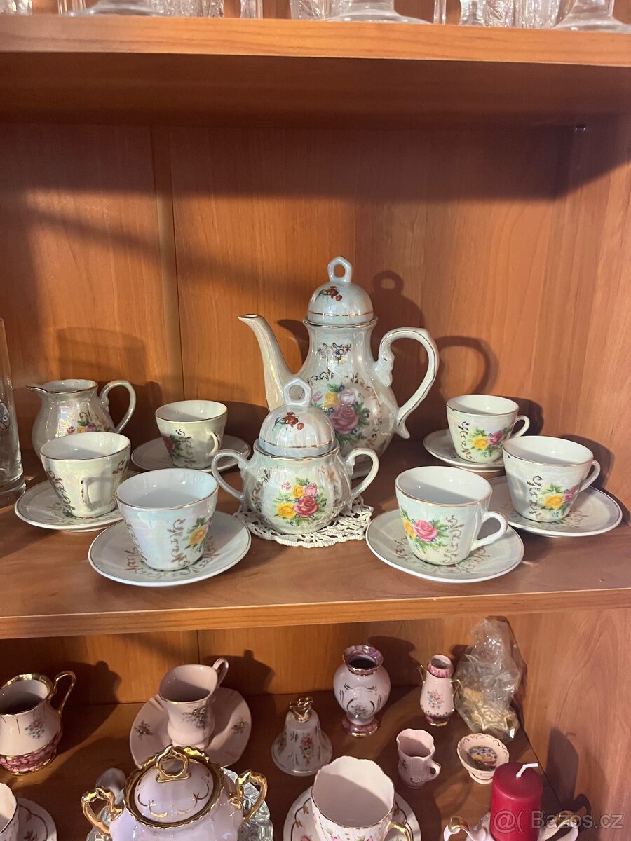 Hrnečky s podšálky a konvičkou - 2