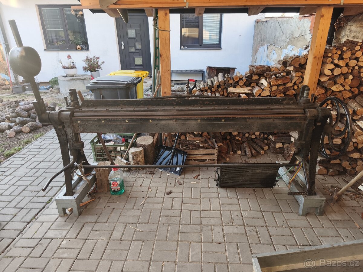 ohýbačka plechu - 2