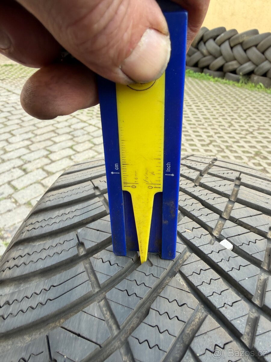 Zimní pneu 215/55/16 - 2