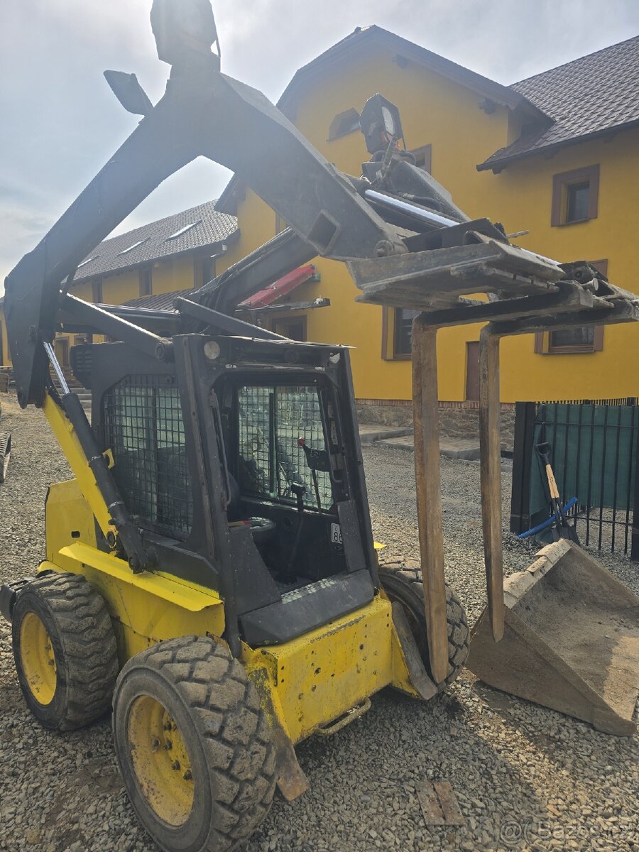 Smykový nakladač New Holland LS 170 - 2