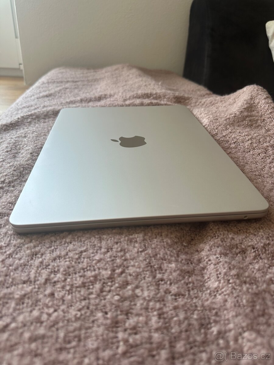 MacBook Air 13” M3 (2024) 8GB/256GB + Apple Magic Mouse - 2