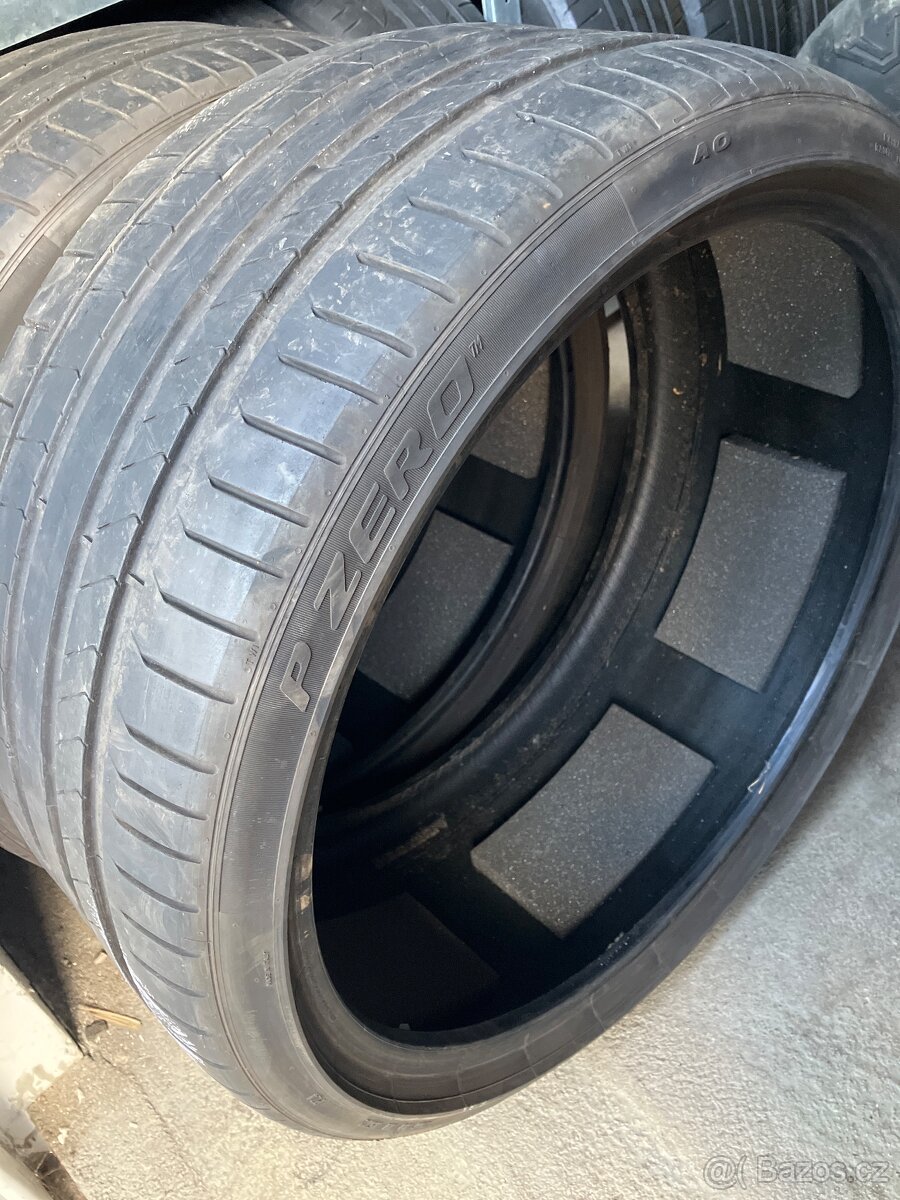 Pneu 285/30/22 - 2