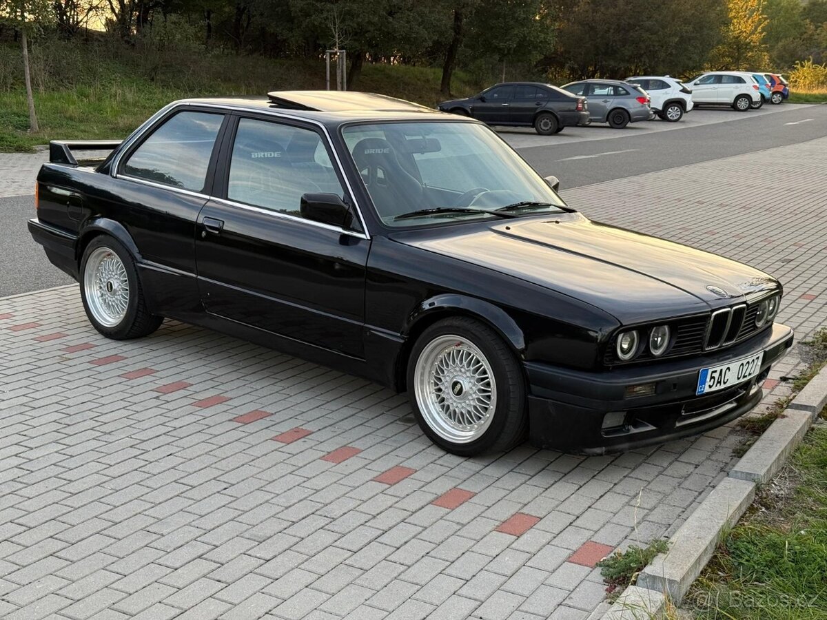 BMW E30 325i - 2