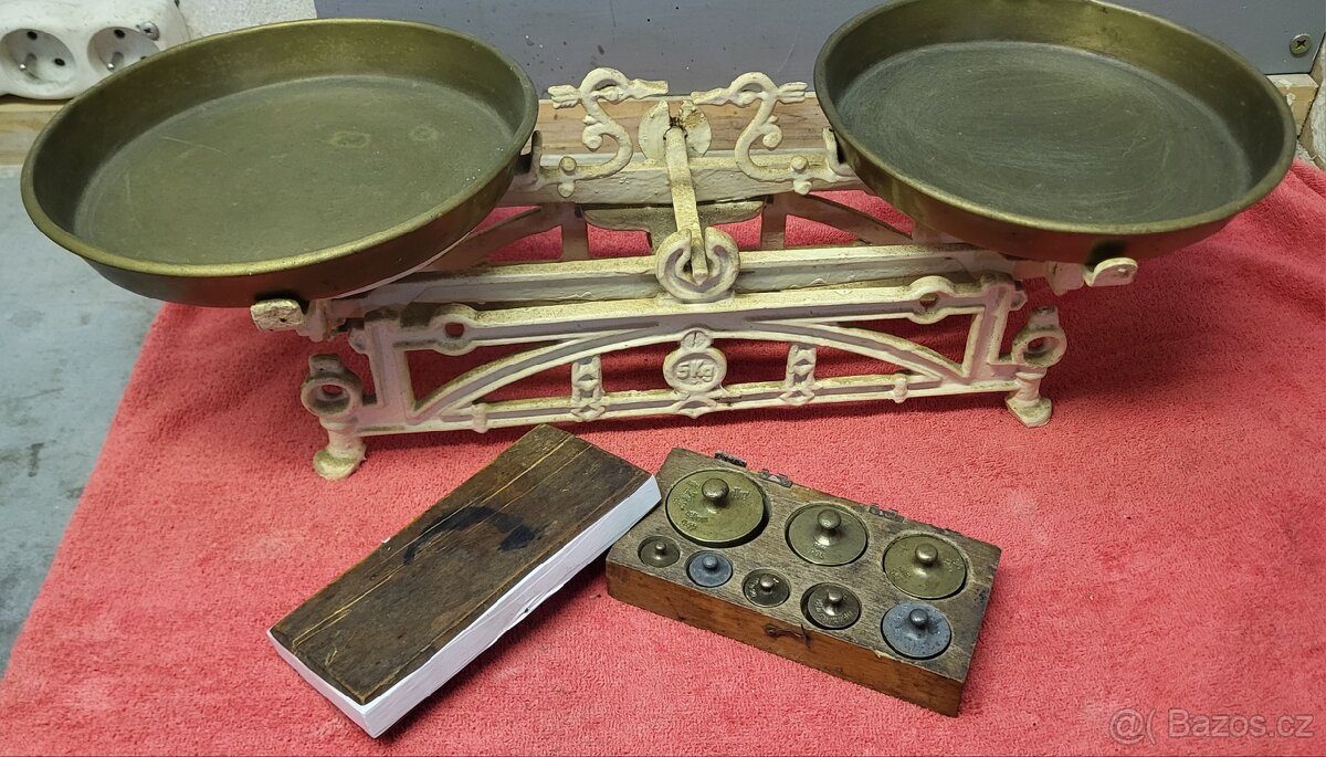 Stará kuchyňská váha (5 kg) včetně závaží - 2